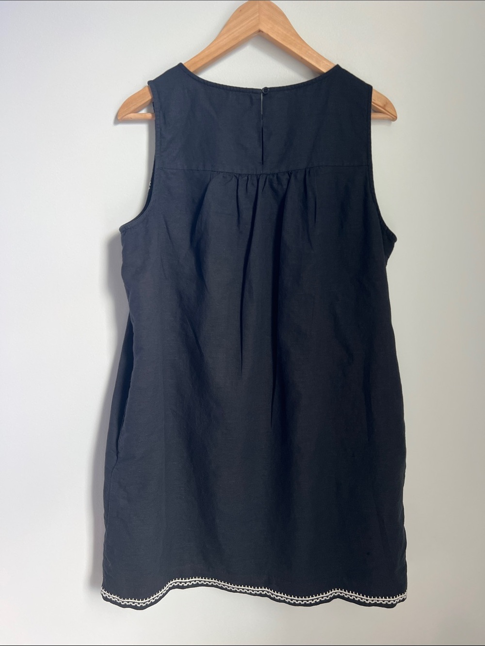 J. Crew | Black Sleeveless Dress with White Floral Embroidery Size L - Picture 10 of 17
